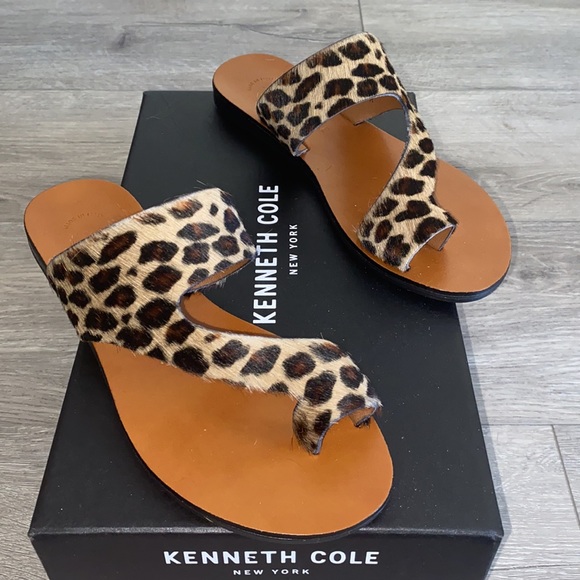 Kenneth Cole Palm Toe Ring Sandals - Picture 3 of 5
